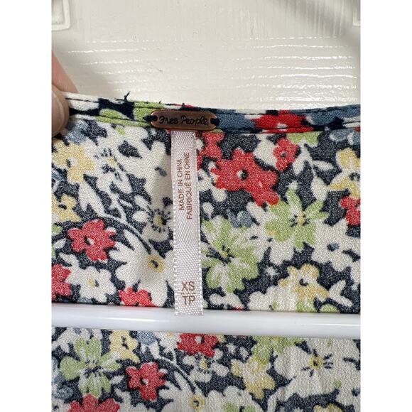 Free People Ruffle Your Feathers Print Jumpsuit Deep V Neck Pockets XS Boho - Picture 7 of 13